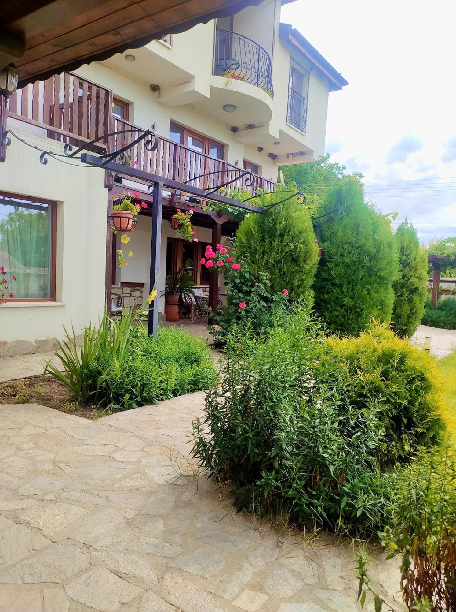 Guest House Villa Elma Nevsha Екстер'єр фото
