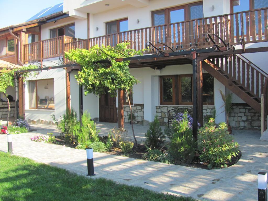 Guest House Villa Elma Nevsha Екстер'єр фото